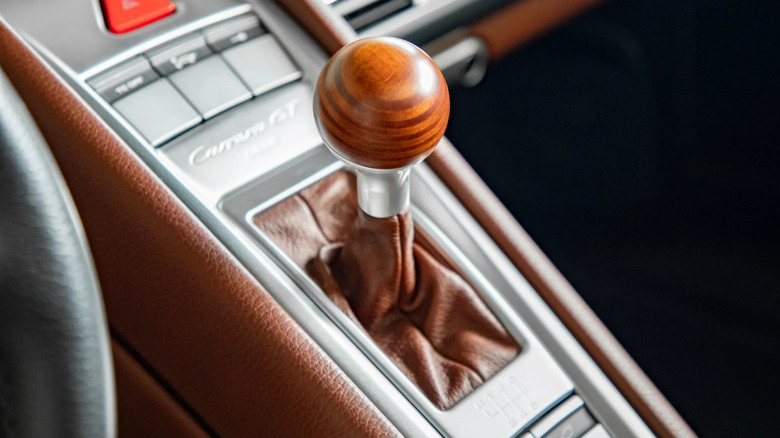 Shift knob of a Porsche Carrera GT